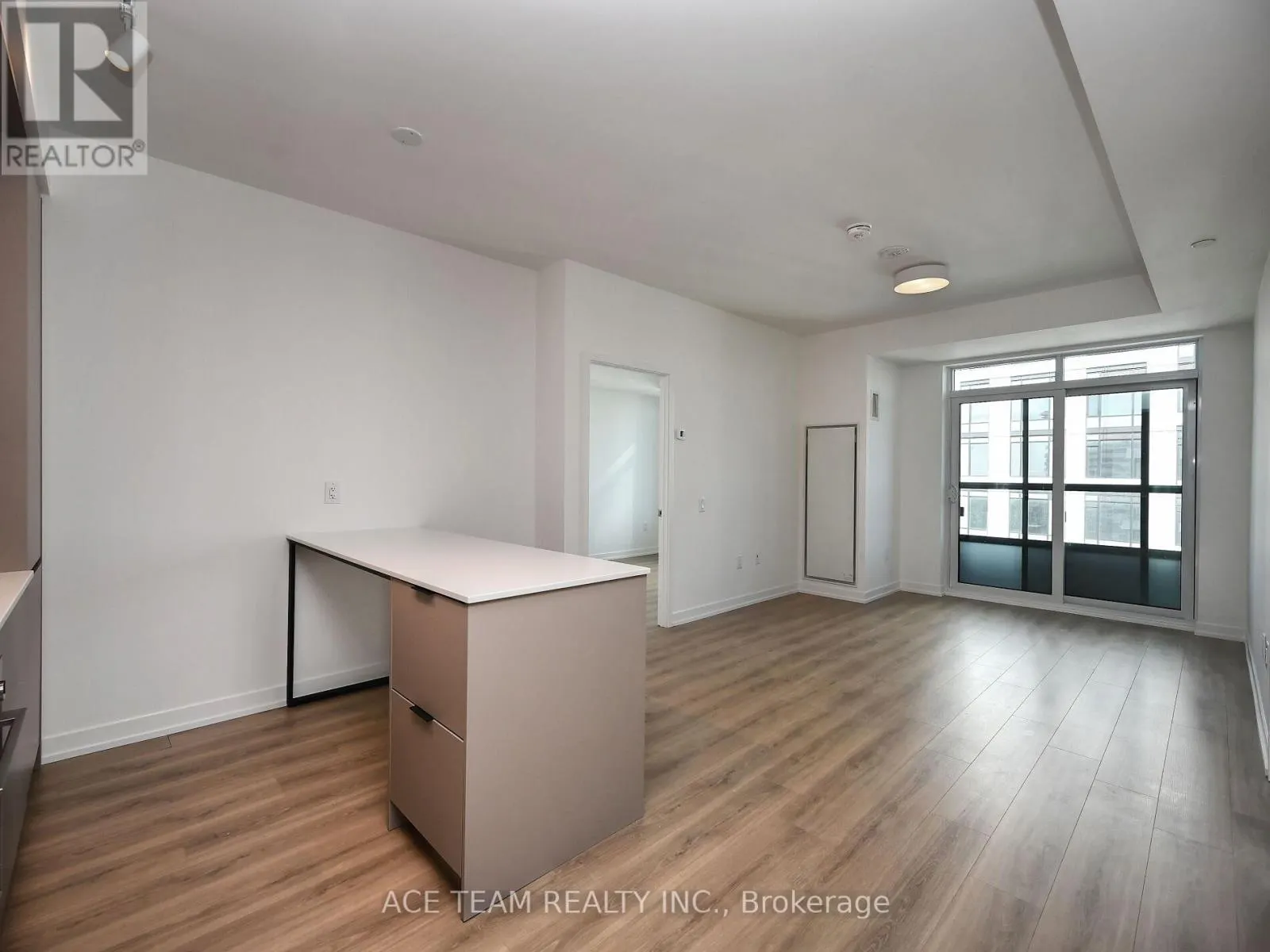 1404 - 2485 EGLINTON AVENUE W
