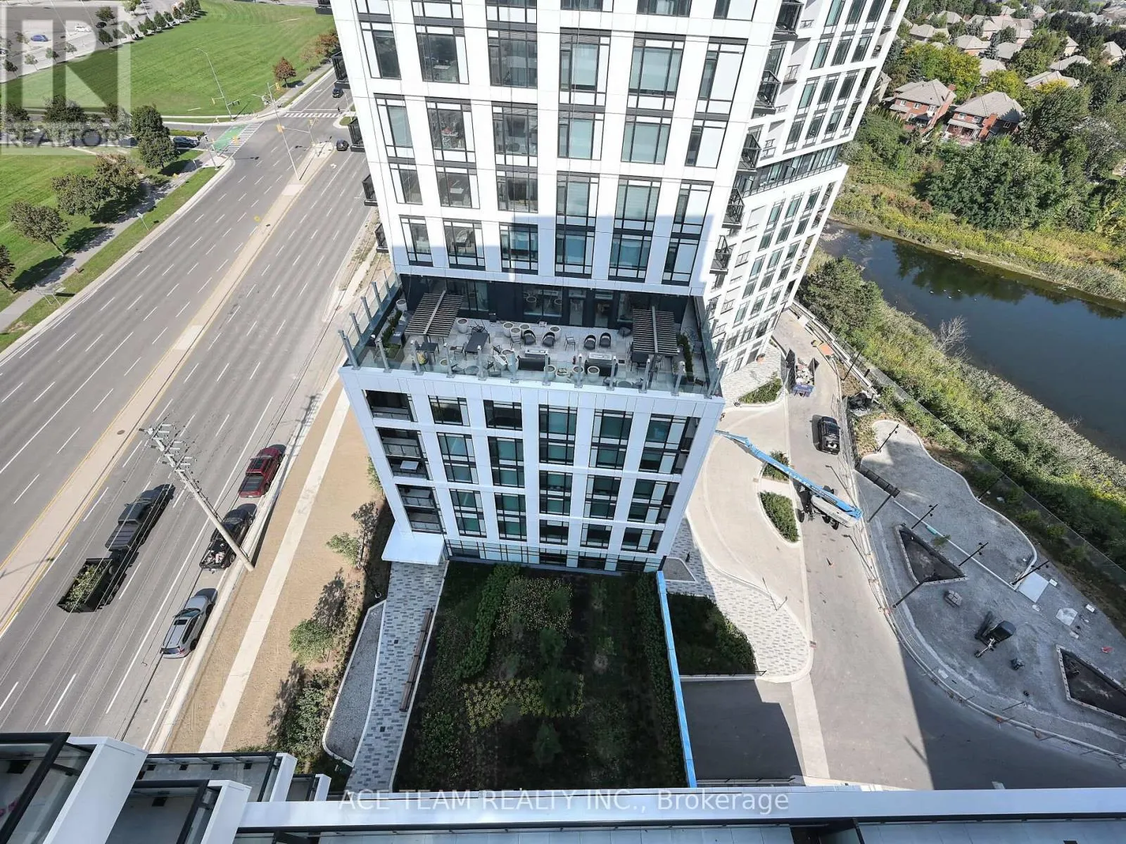 1404 - 2485 EGLINTON AVENUE W