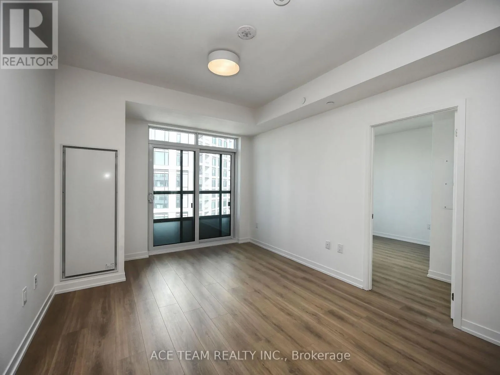1404 - 2485 EGLINTON AVENUE W