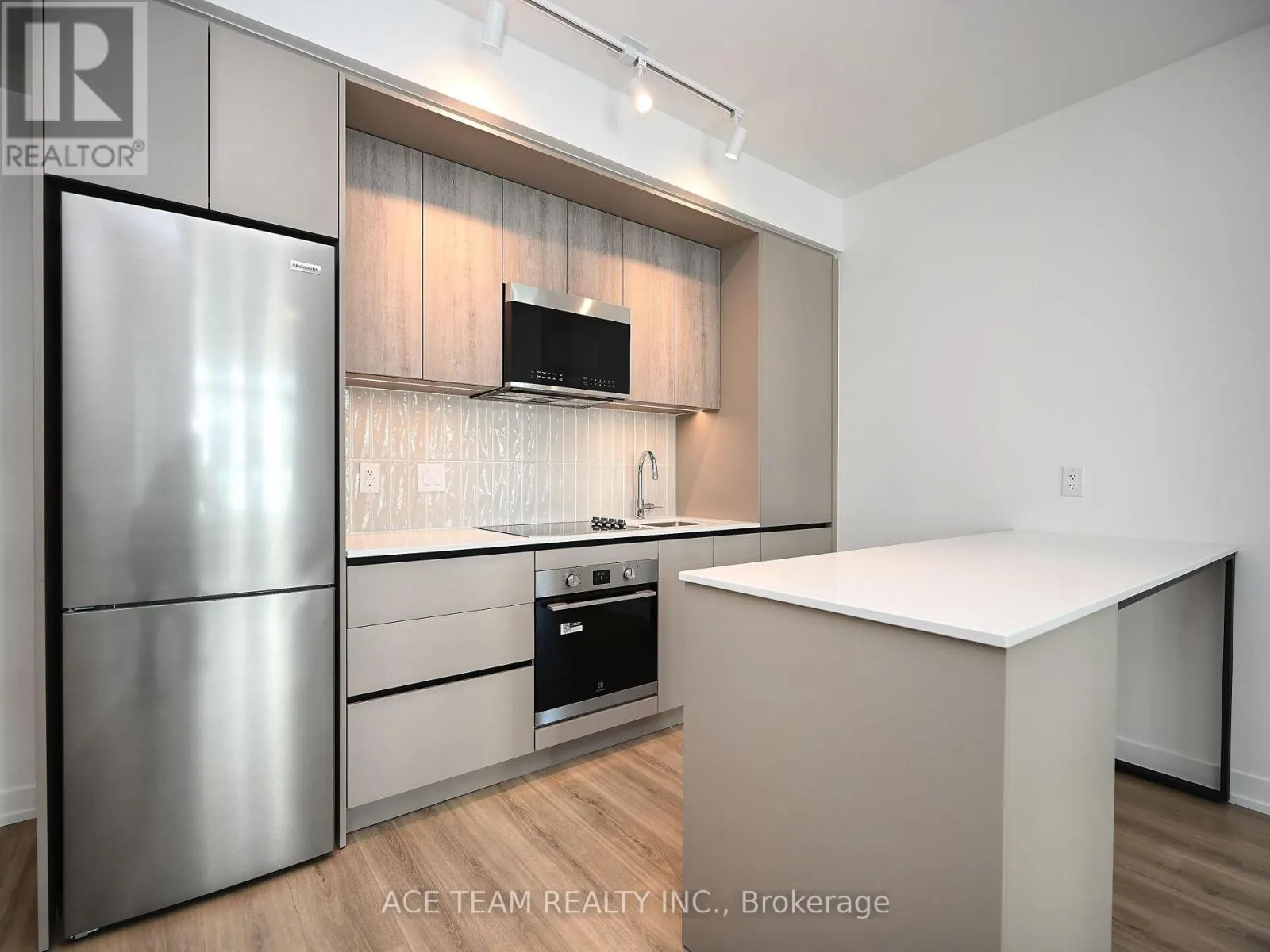 1404 - 2485 EGLINTON AVENUE W