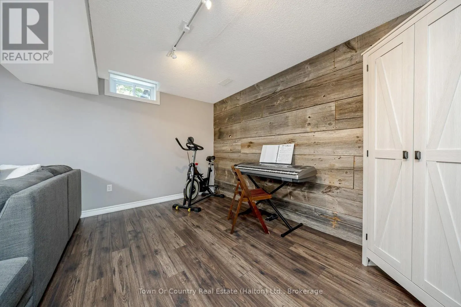 574 LAURIER AVENUE