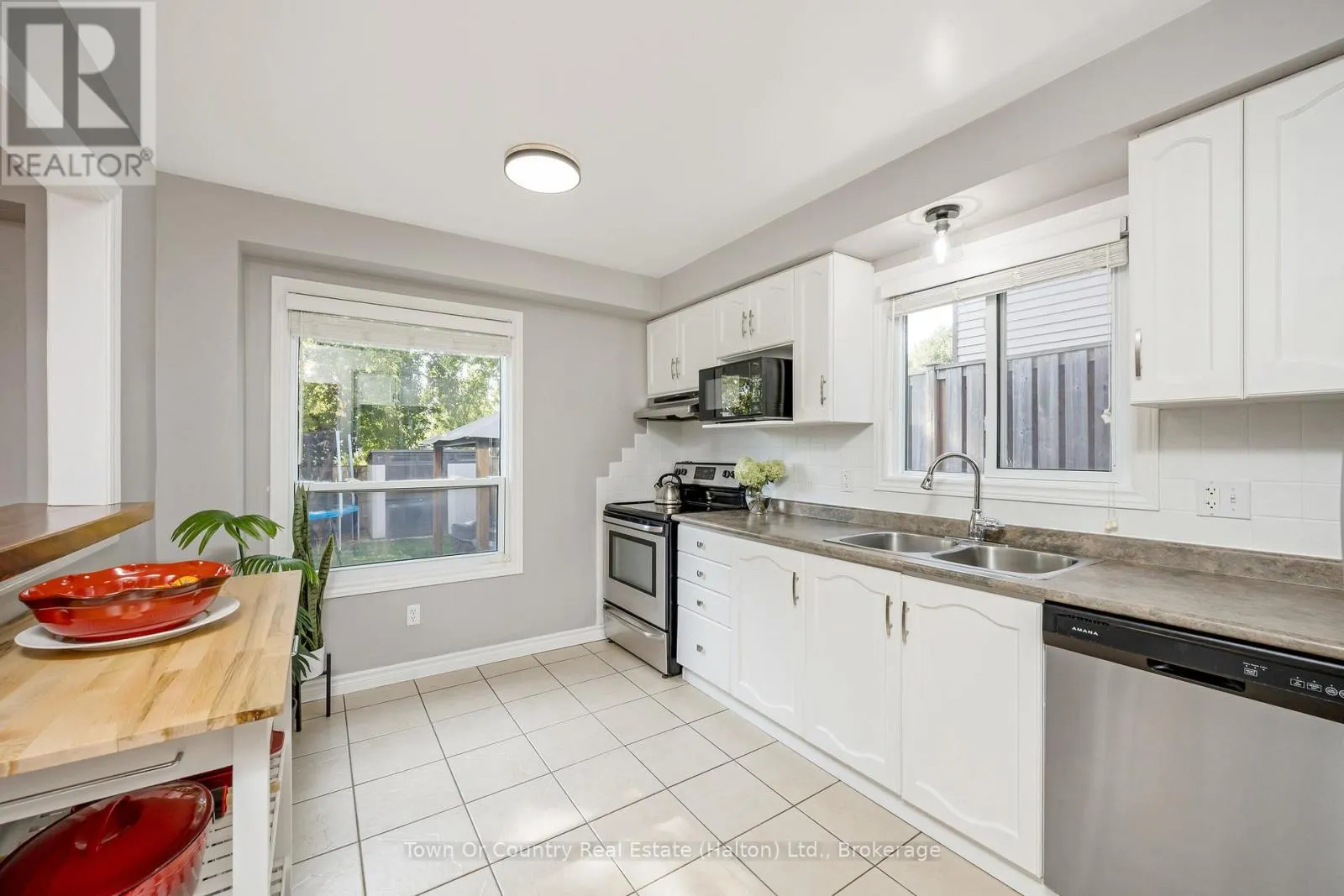 574 LAURIER AVENUE