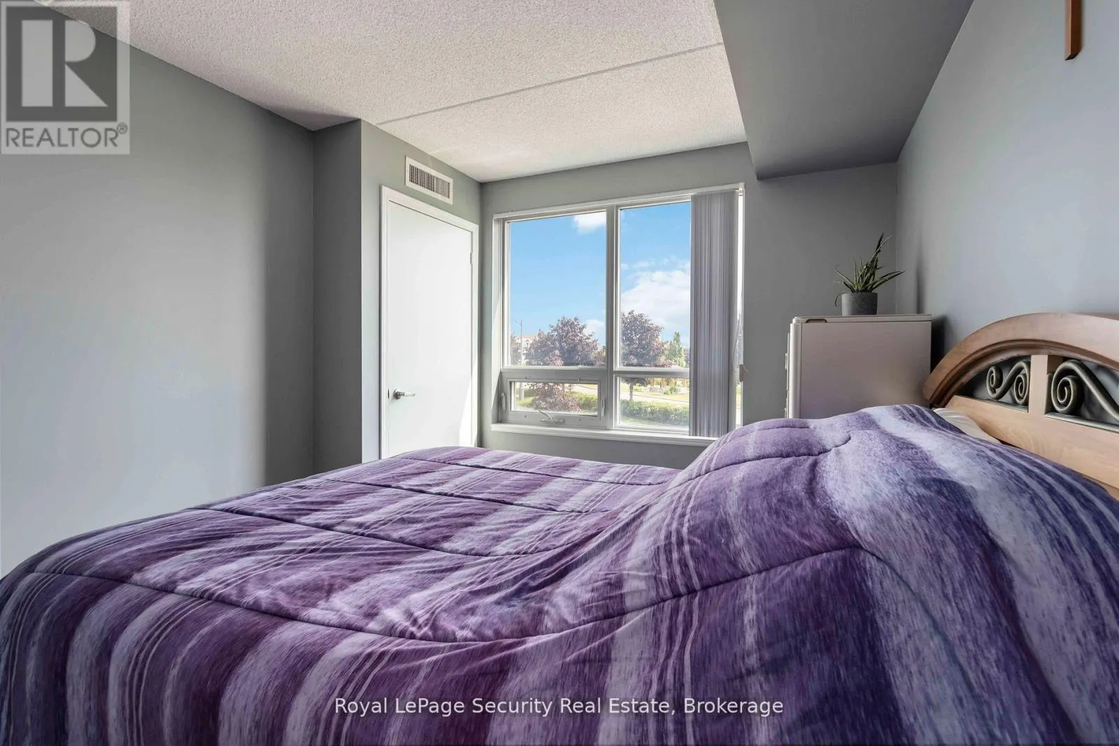 210 - 50 VIA ROSEDALE WAY