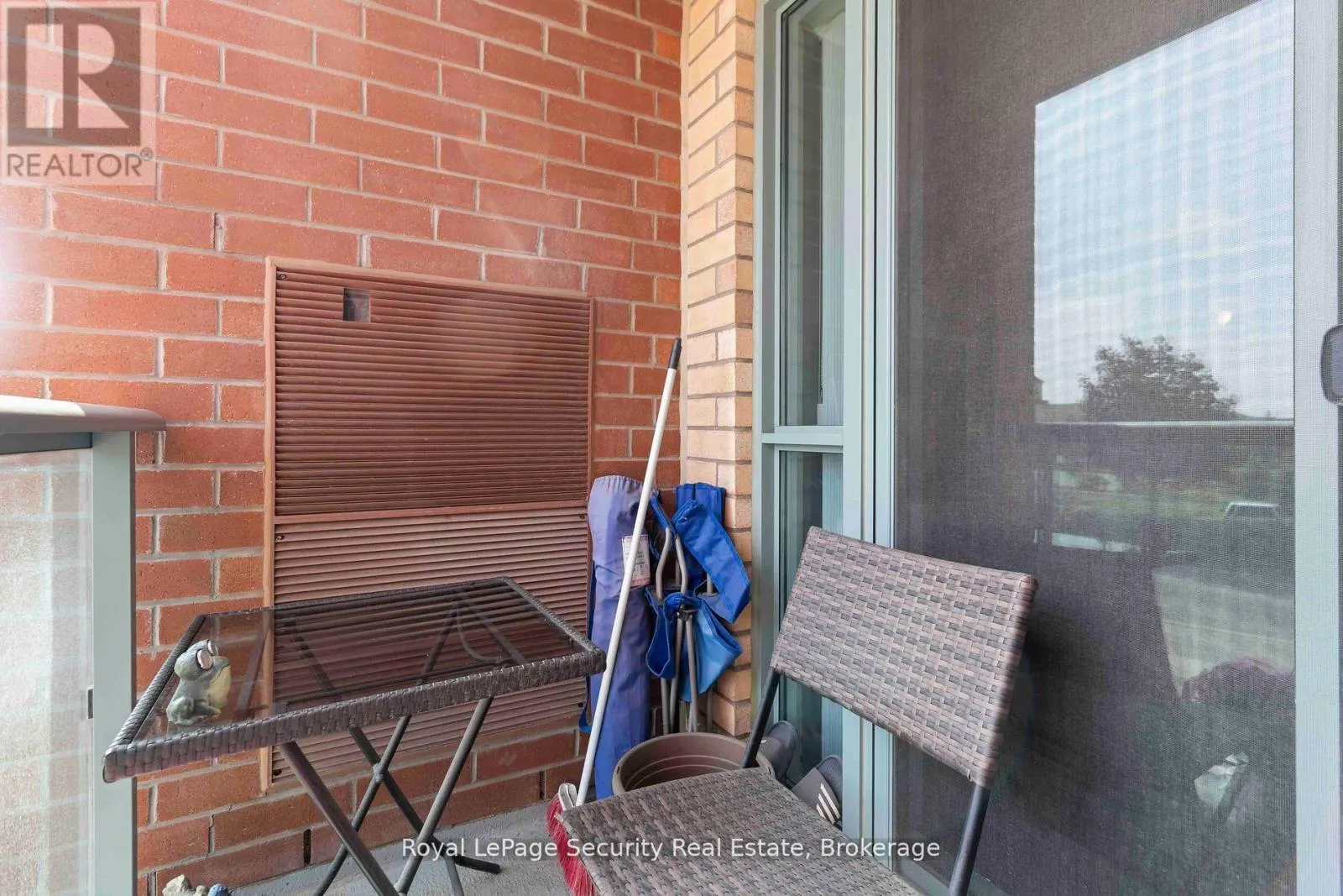 210 - 50 VIA ROSEDALE WAY
