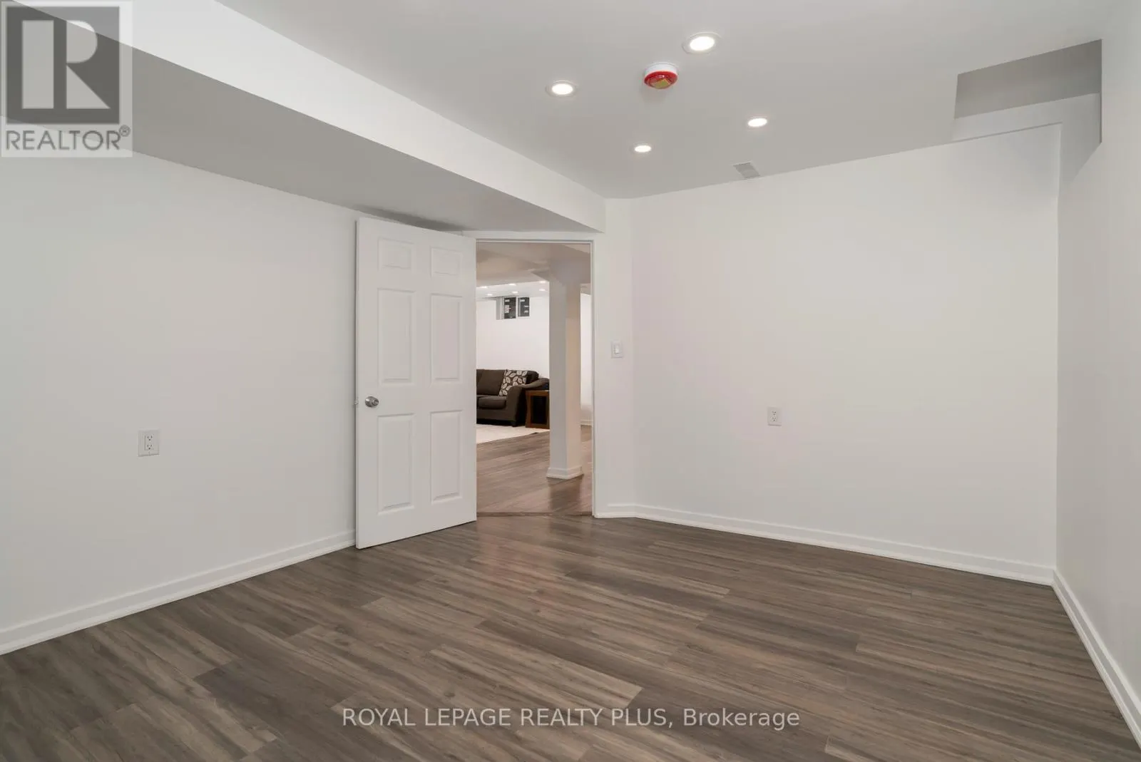 1079 HEDGE DRIVE
