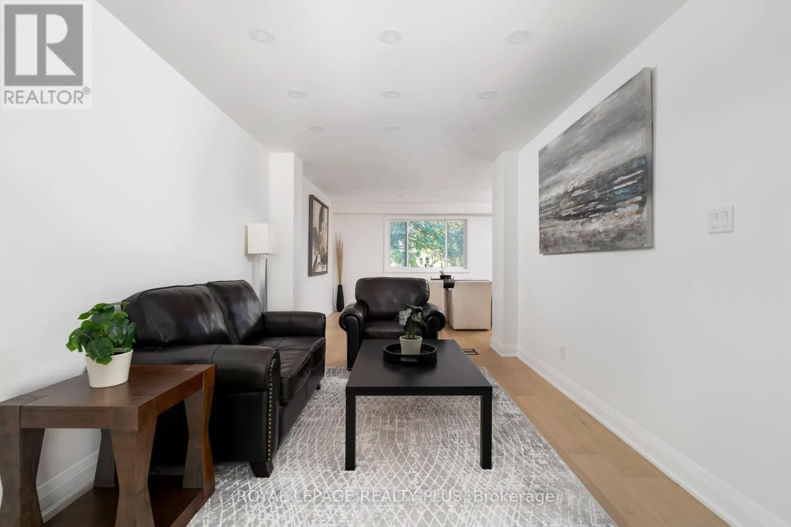 1079 HEDGE DRIVE