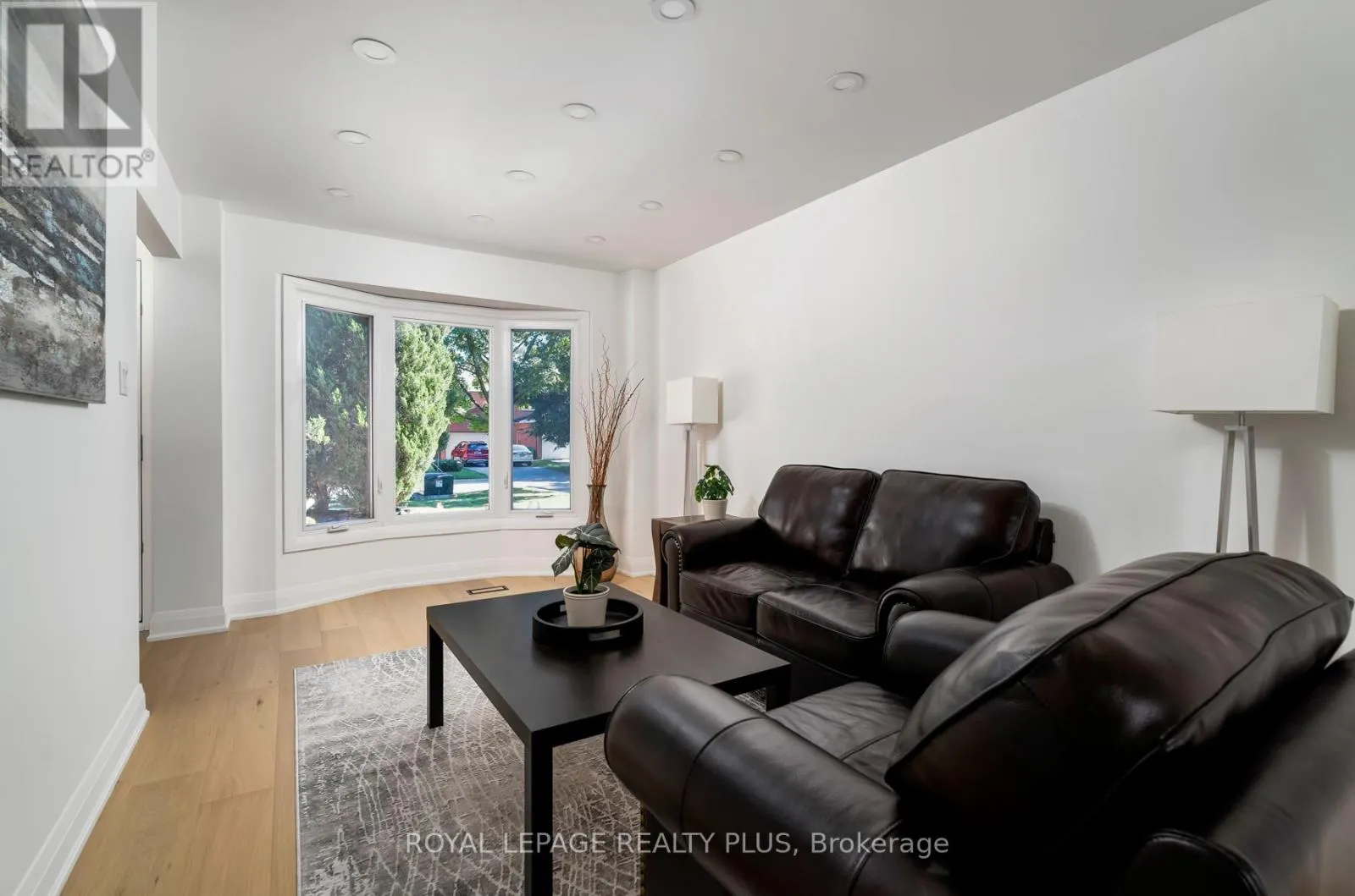 1079 HEDGE DRIVE