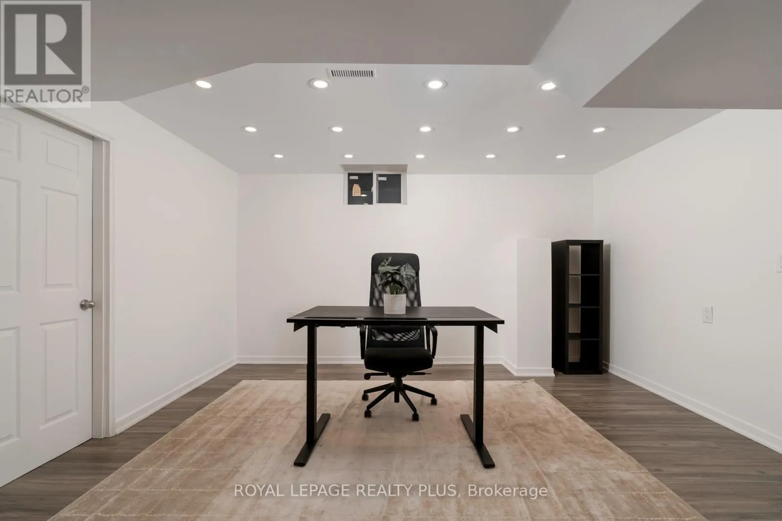 1079 HEDGE DRIVE
