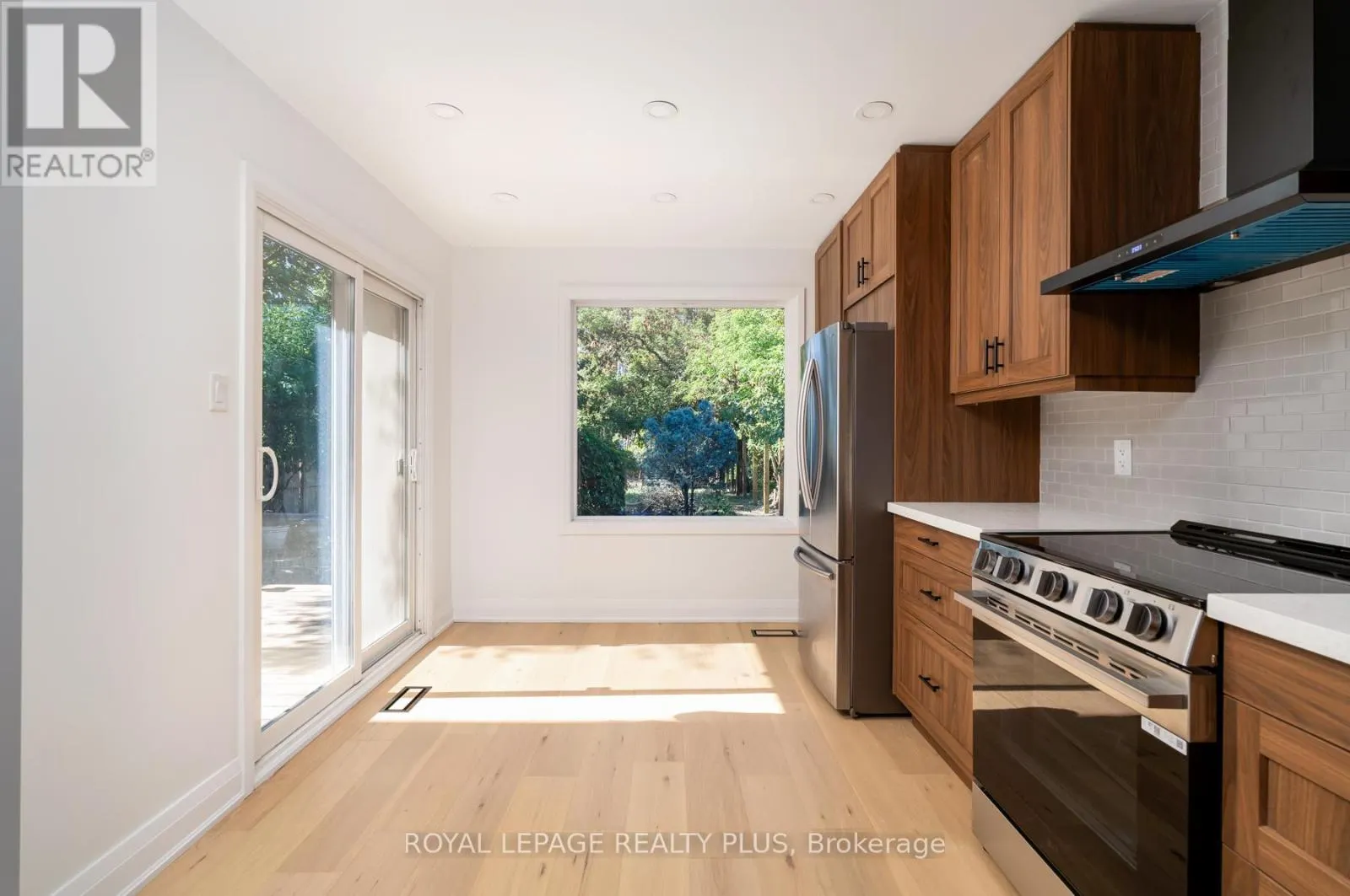 1079 HEDGE DRIVE