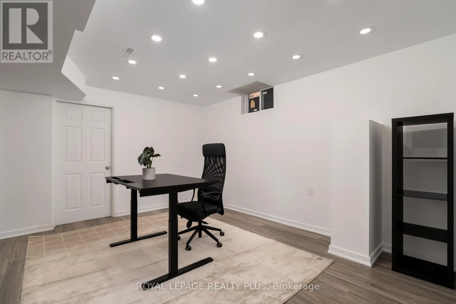 1079 HEDGE DRIVE