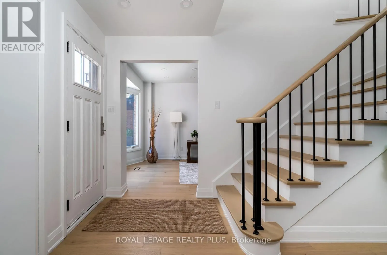 1079 HEDGE DRIVE