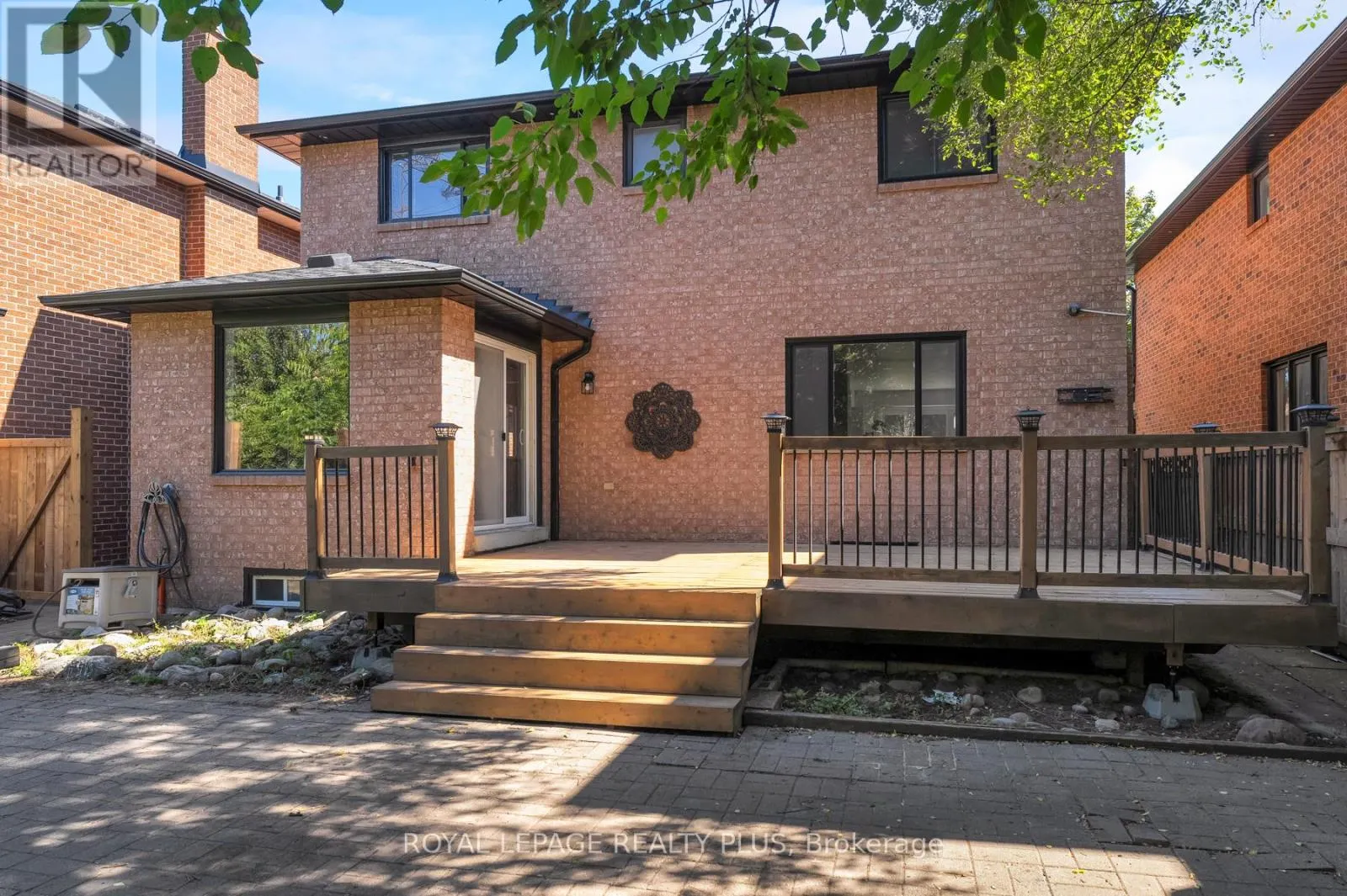1079 HEDGE DRIVE