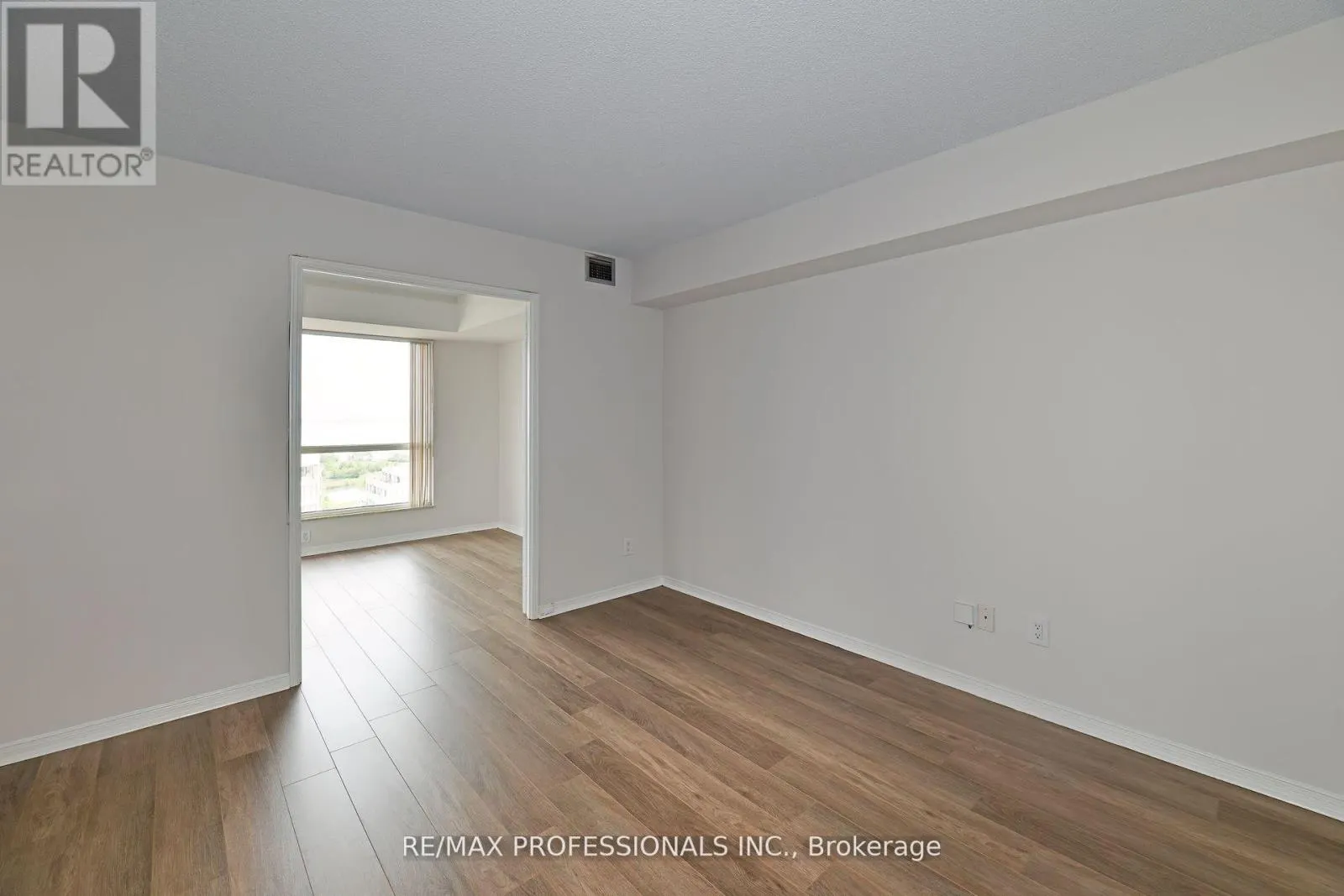 2004 - 2269 LAKESHORE BOULEVARD W