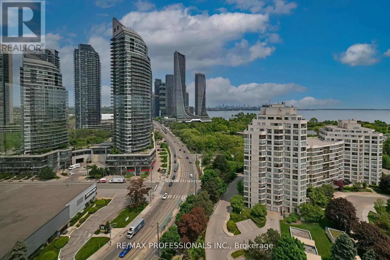 2004 - 2269 LAKESHORE BOULEVARD W