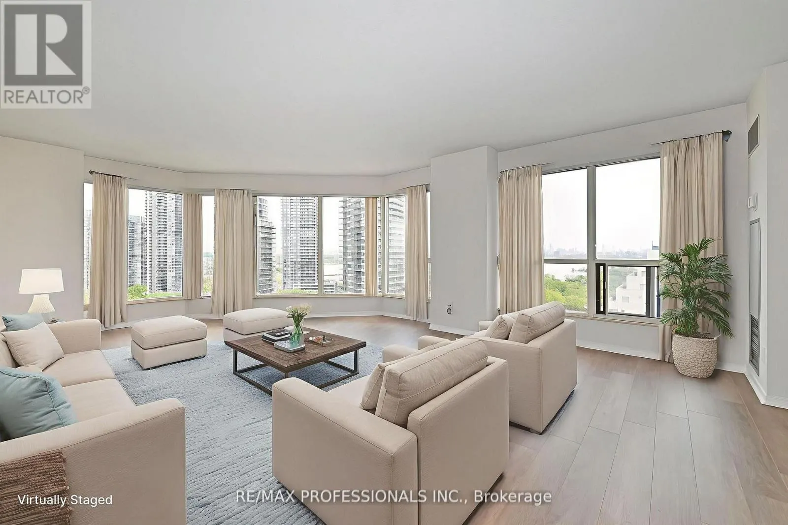 2004 - 2269 LAKESHORE BOULEVARD W