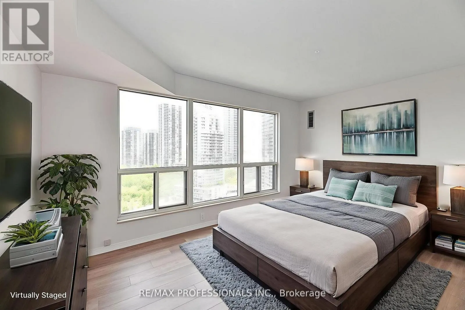 2004 - 2269 LAKESHORE BOULEVARD W