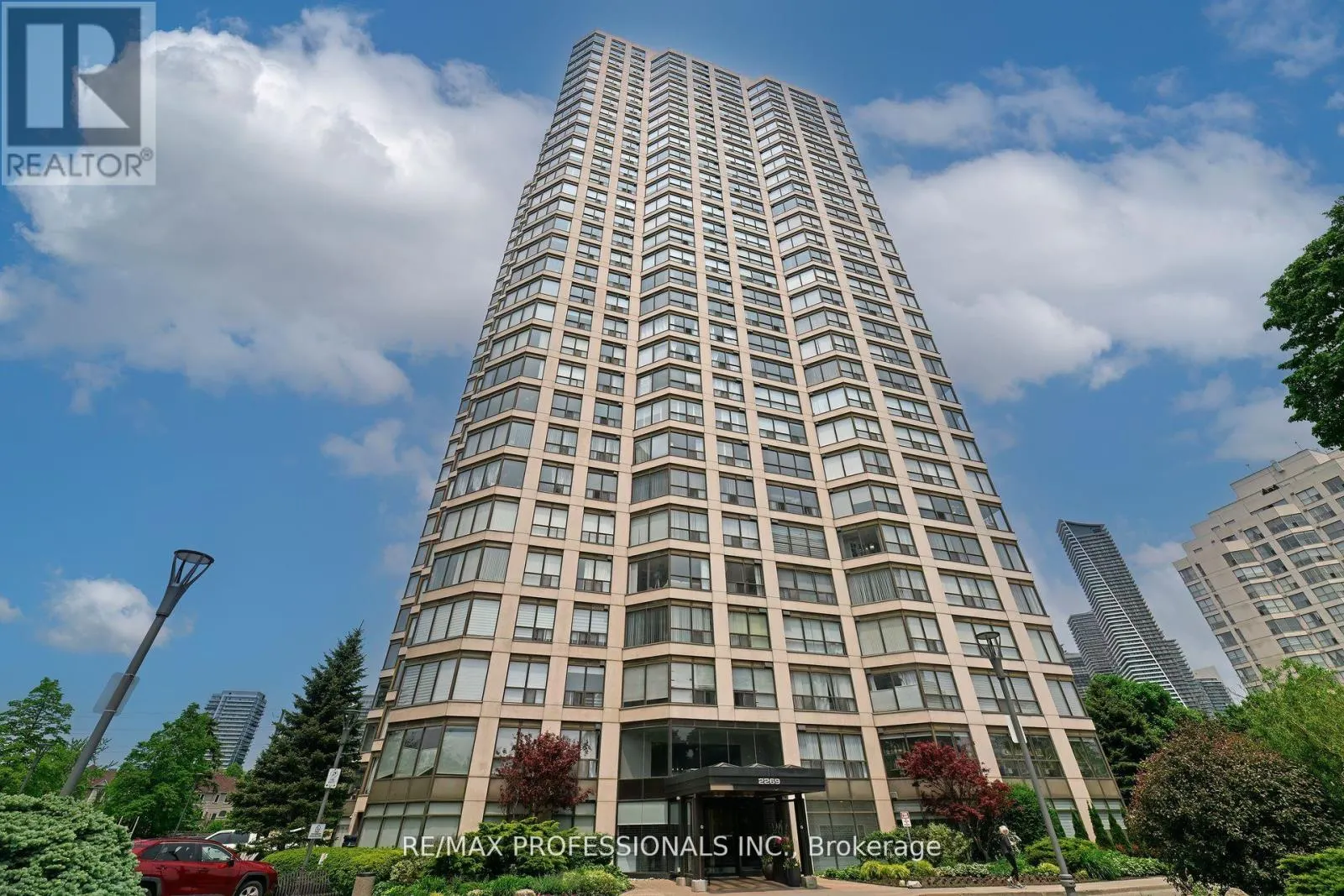 2004 - 2269 LAKESHORE BOULEVARD W
