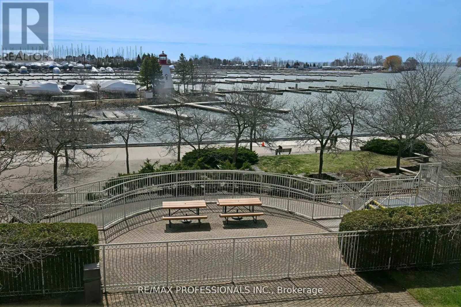 2004 - 2269 LAKESHORE BOULEVARD W