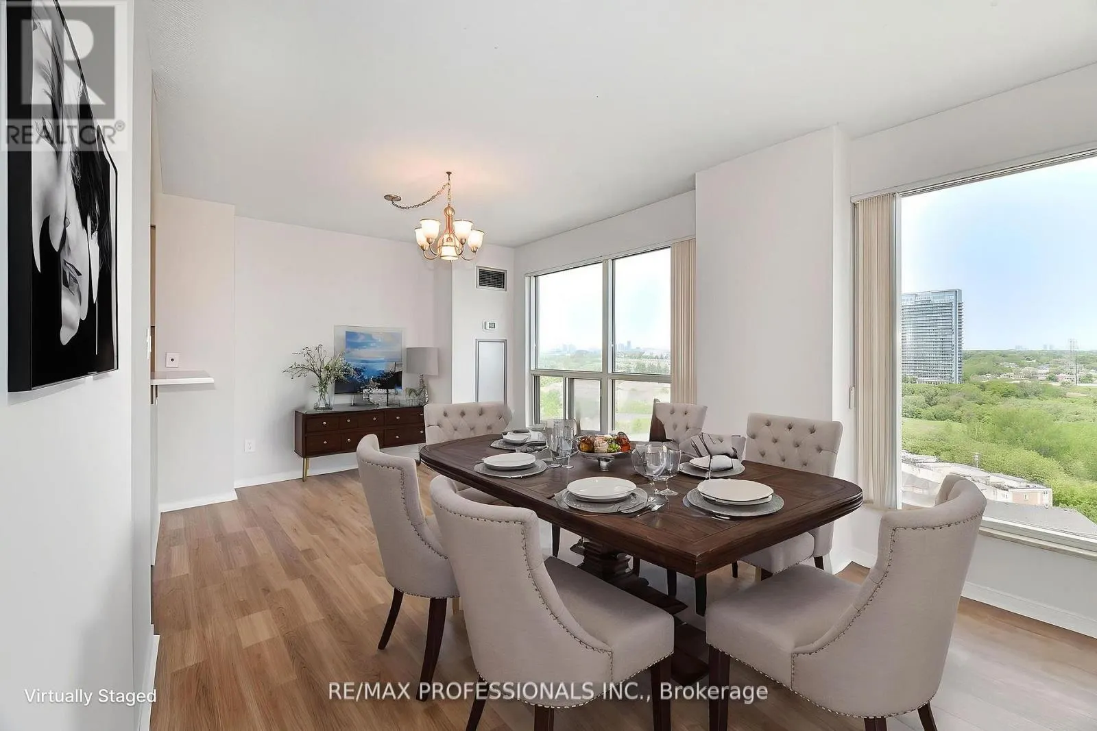 2004 - 2269 LAKESHORE BOULEVARD W