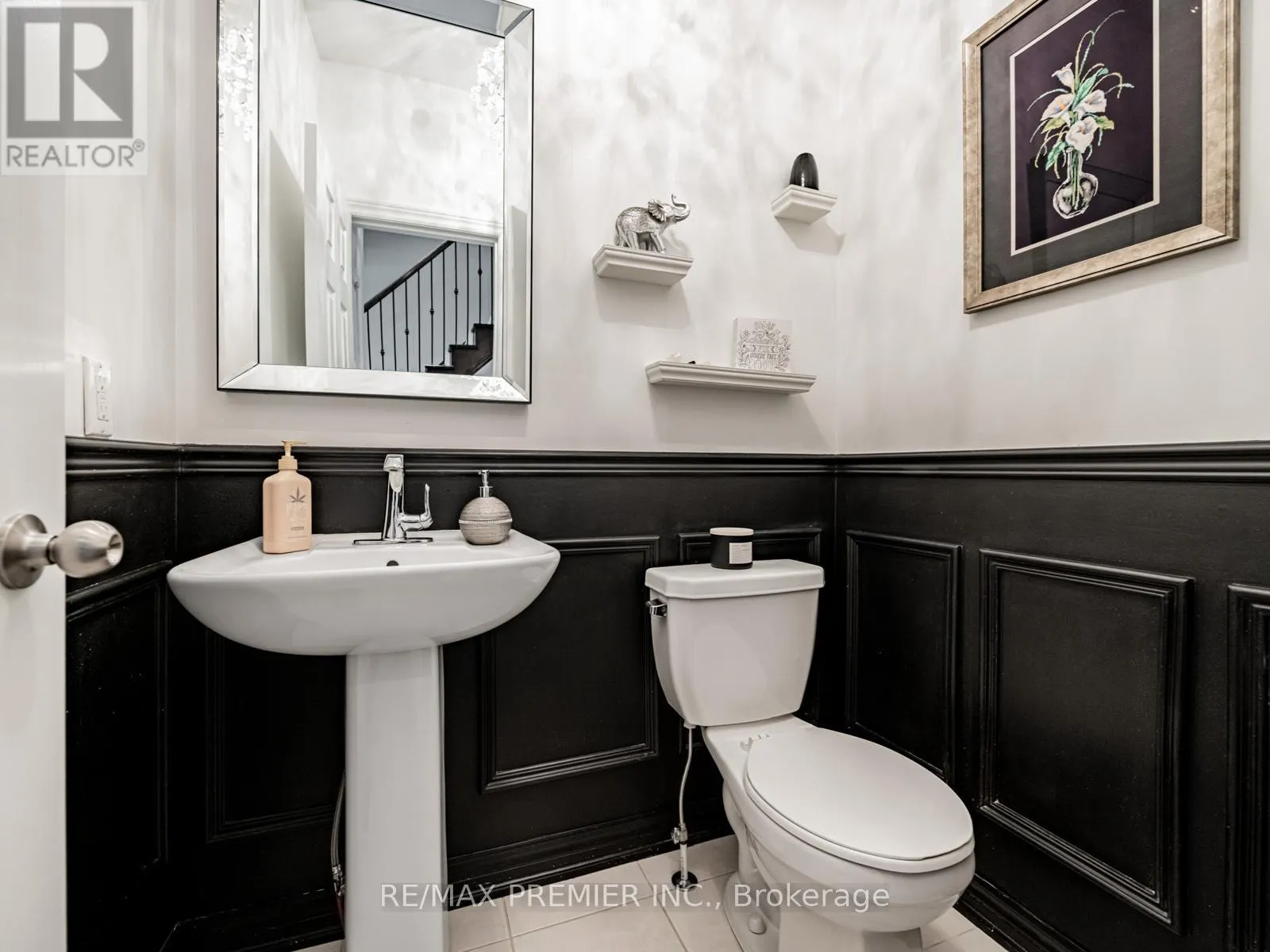 935 TRANSOM CRESCENT