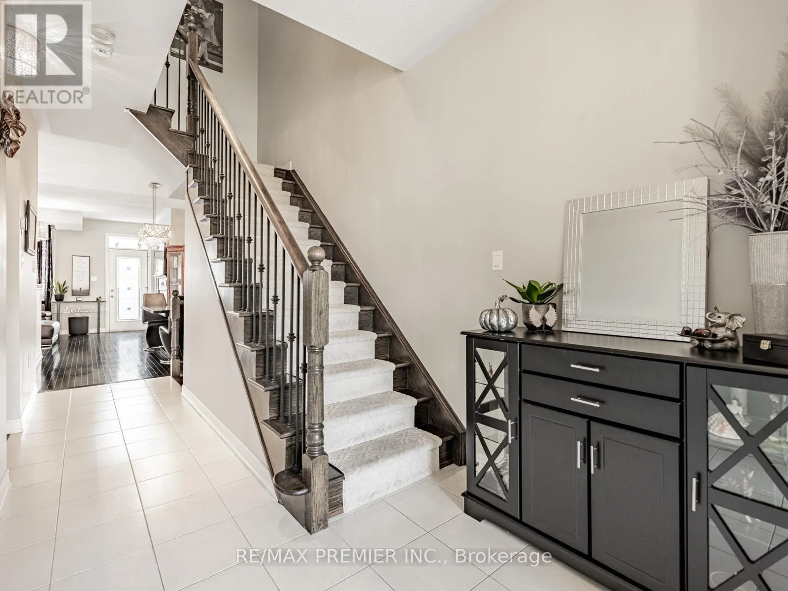 935 TRANSOM CRESCENT