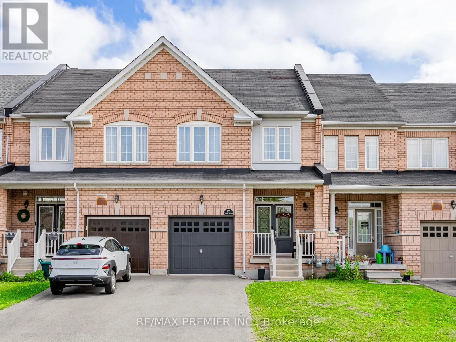 935 TRANSOM CRESCENT