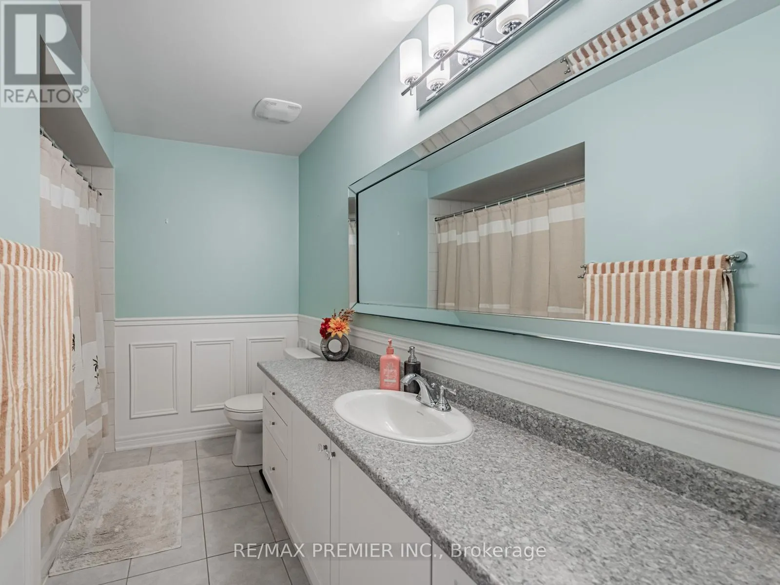 935 TRANSOM CRESCENT