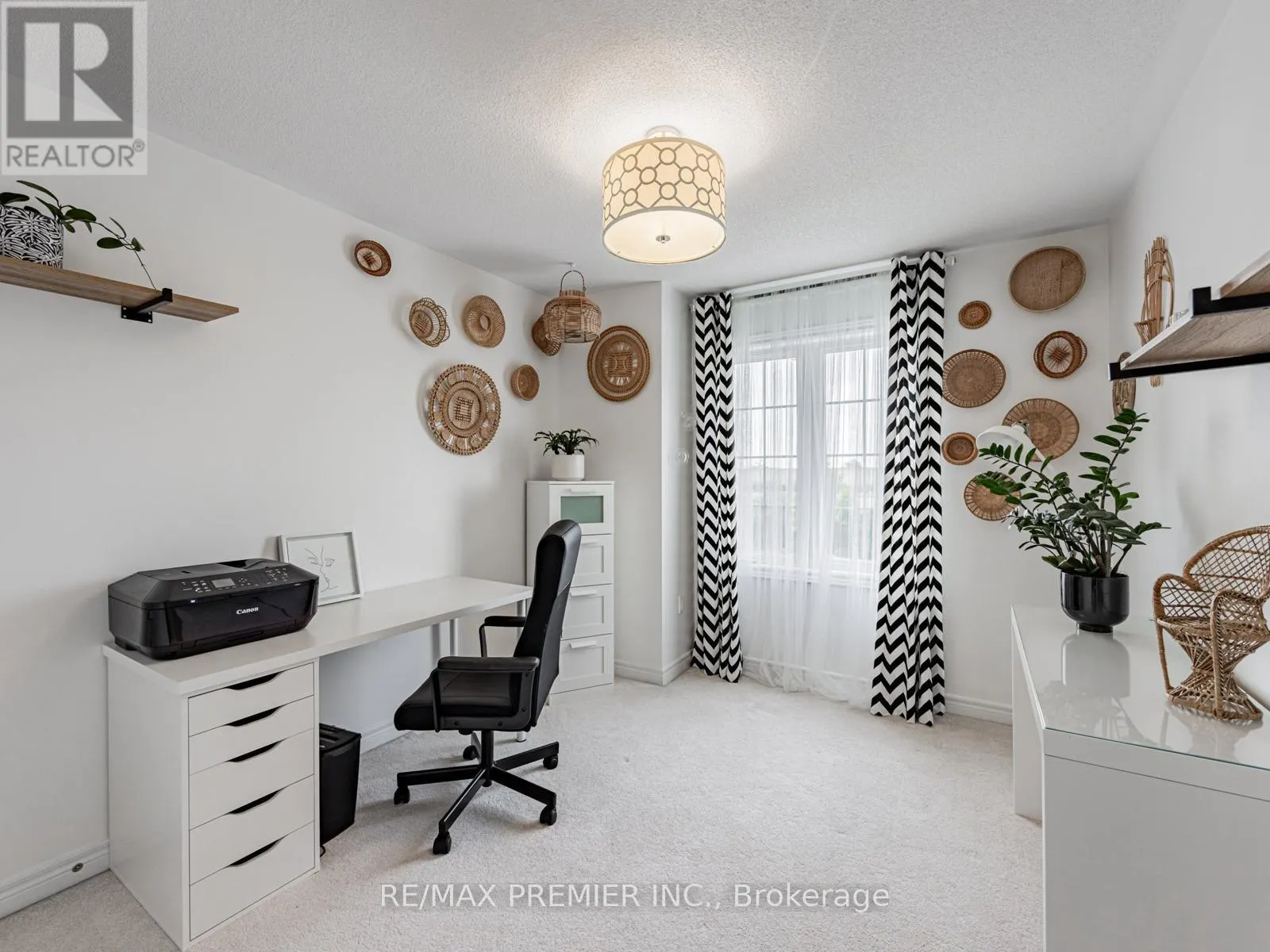 935 TRANSOM CRESCENT