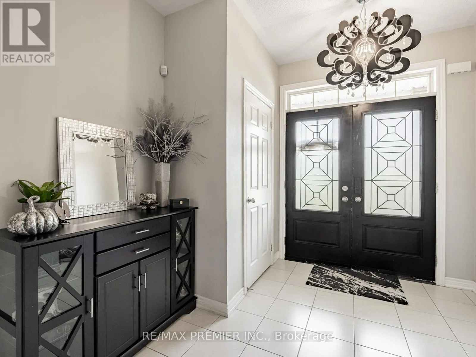 935 TRANSOM CRESCENT