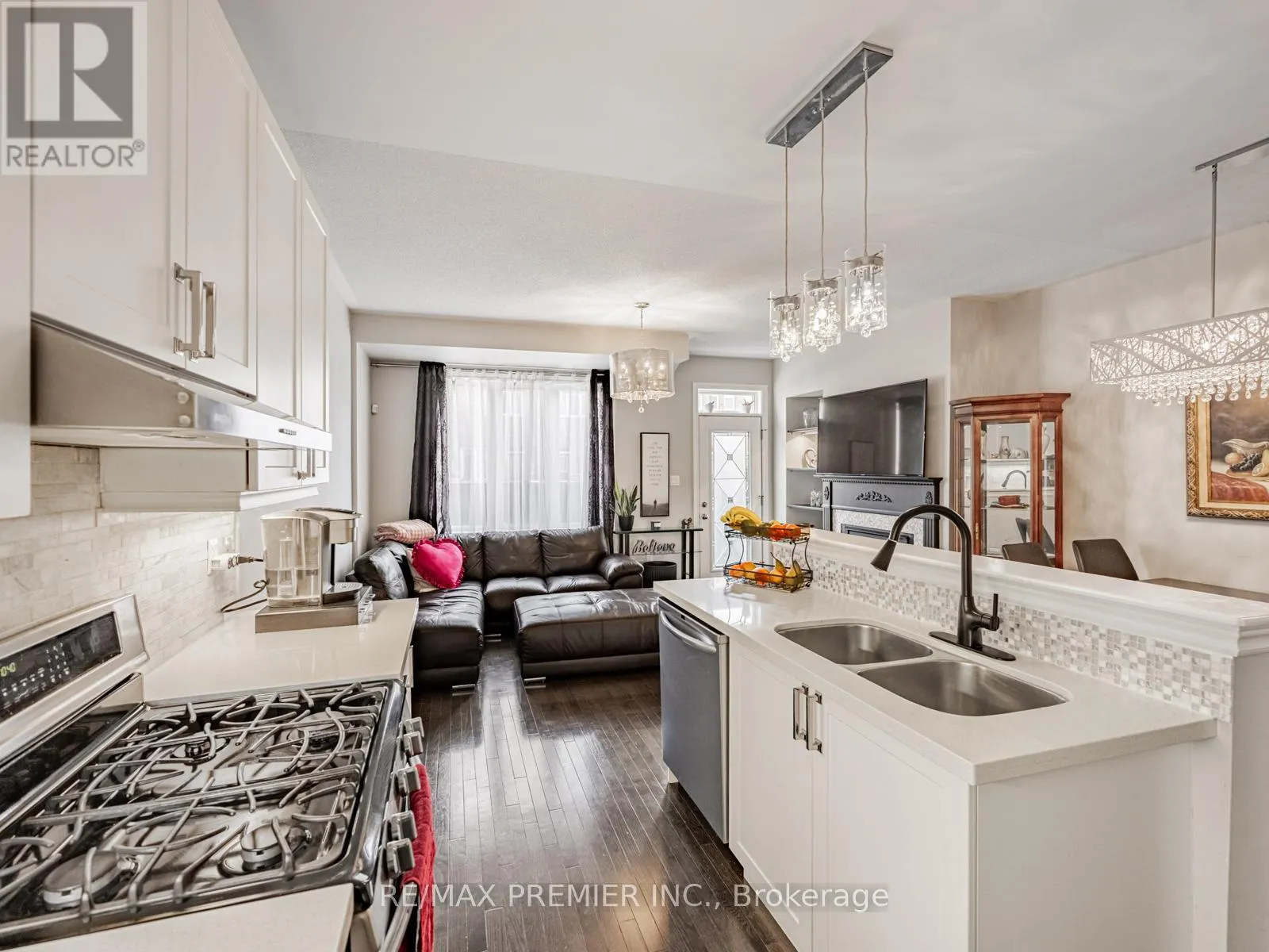 935 TRANSOM CRESCENT