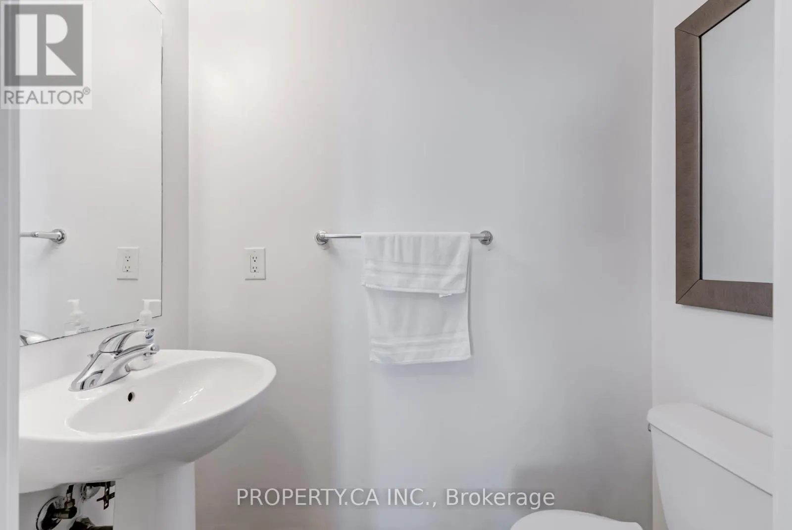 PH3504 - 223 WEBB DRIVE