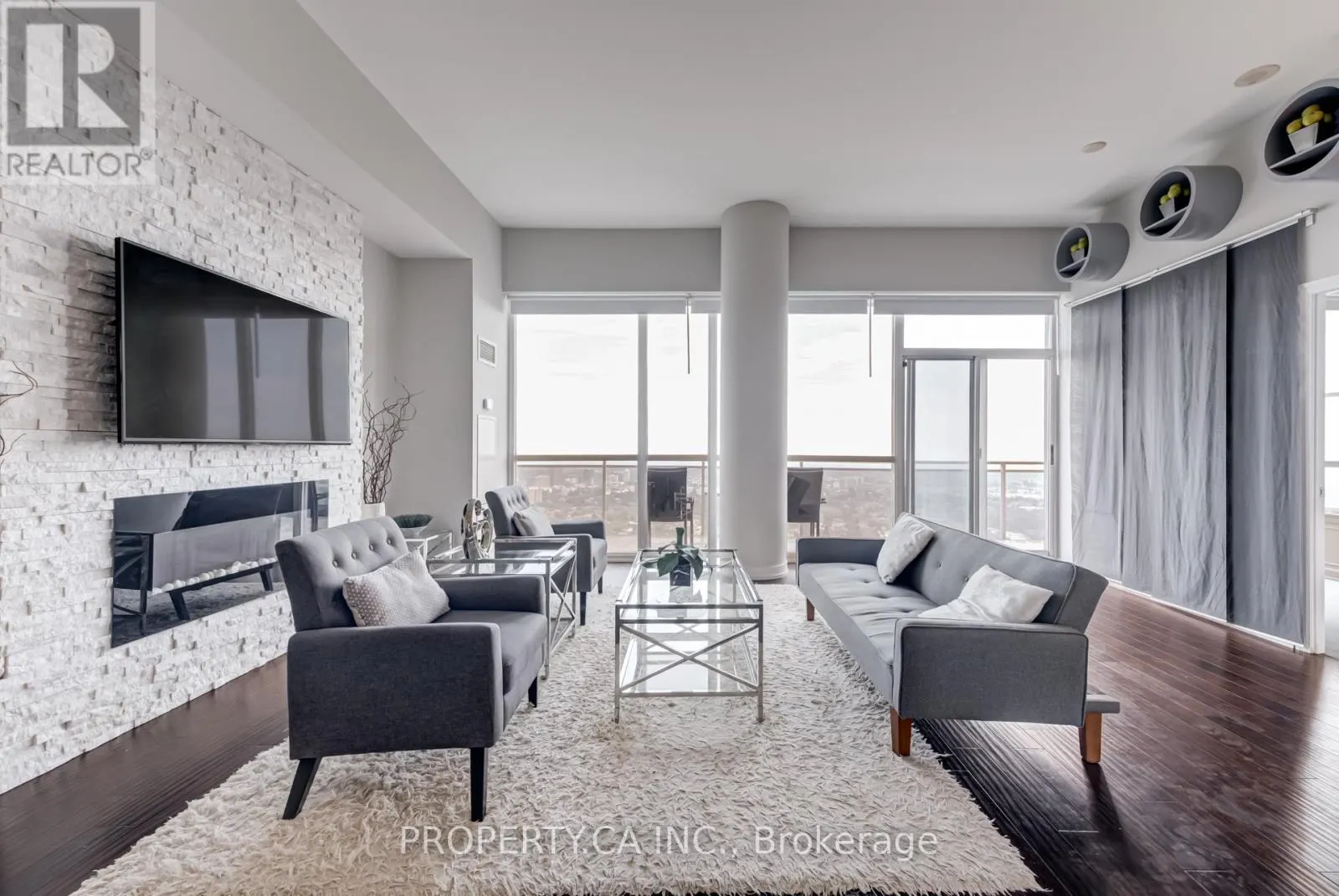 PH3504 - 223 WEBB DRIVE