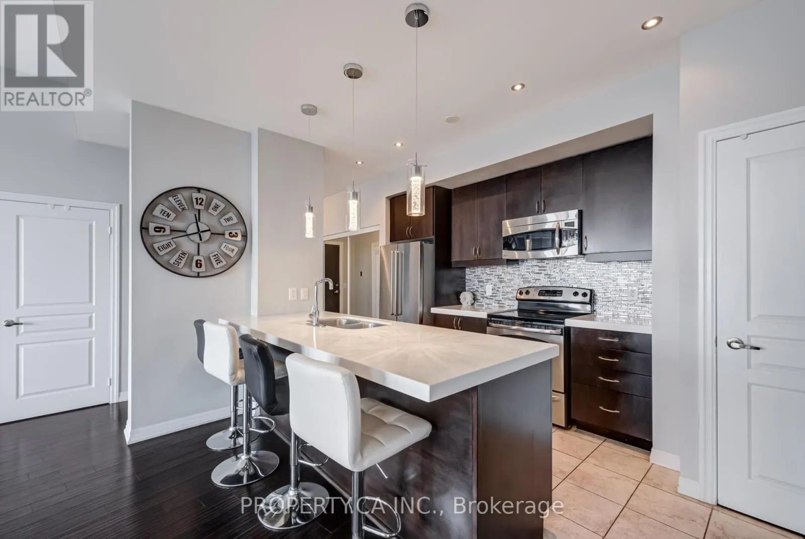 PH3504 - 223 WEBB DRIVE