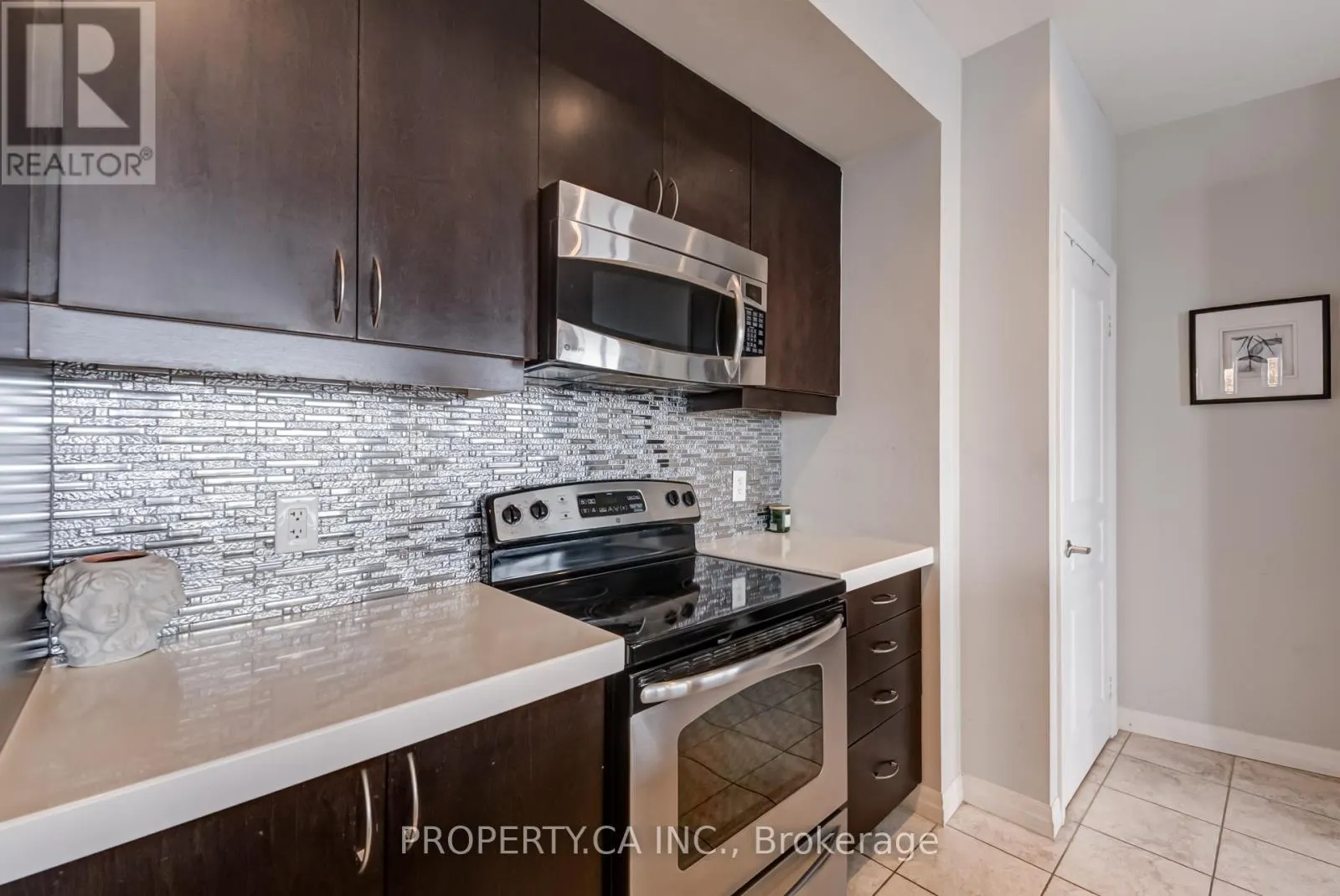 PH3504 - 223 WEBB DRIVE