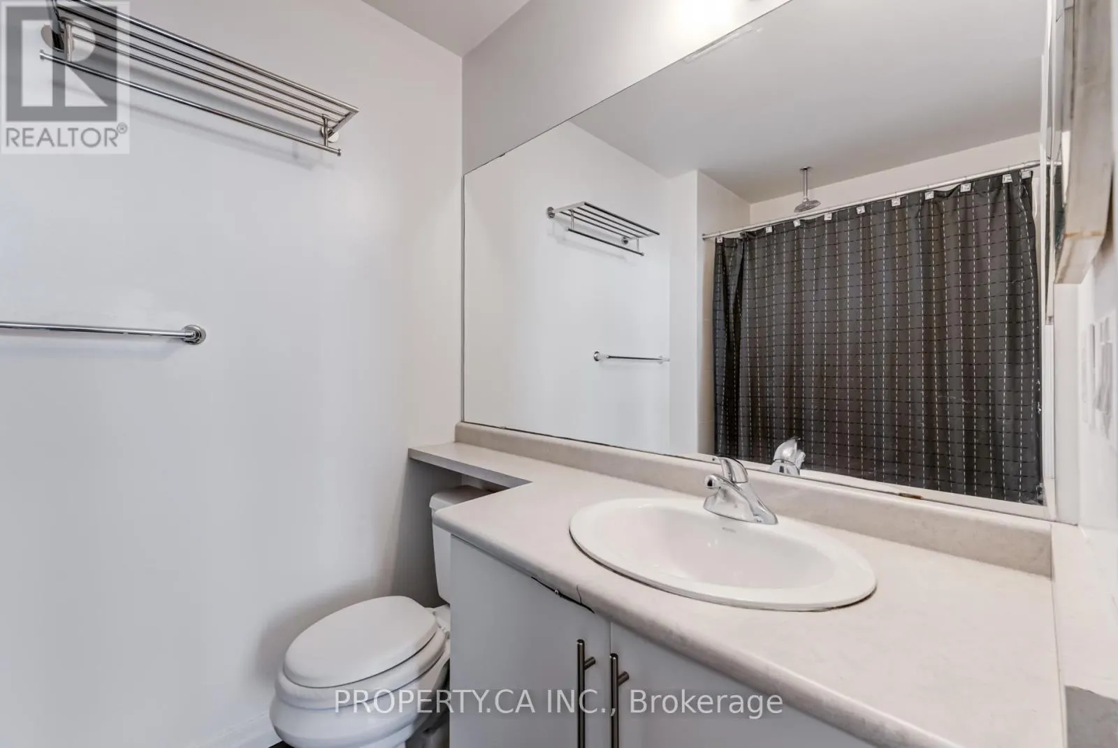 PH3504 - 223 WEBB DRIVE