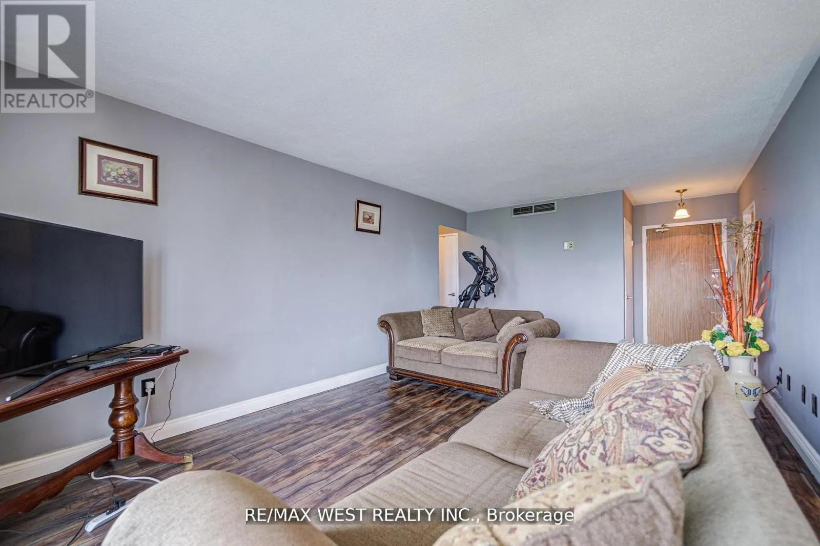 606 - 44 LONGBOURNE DRIVE