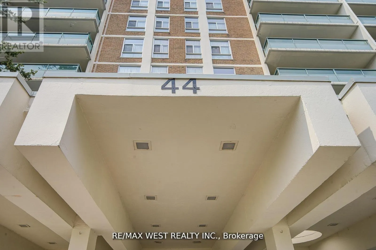 606 - 44 LONGBOURNE DRIVE
