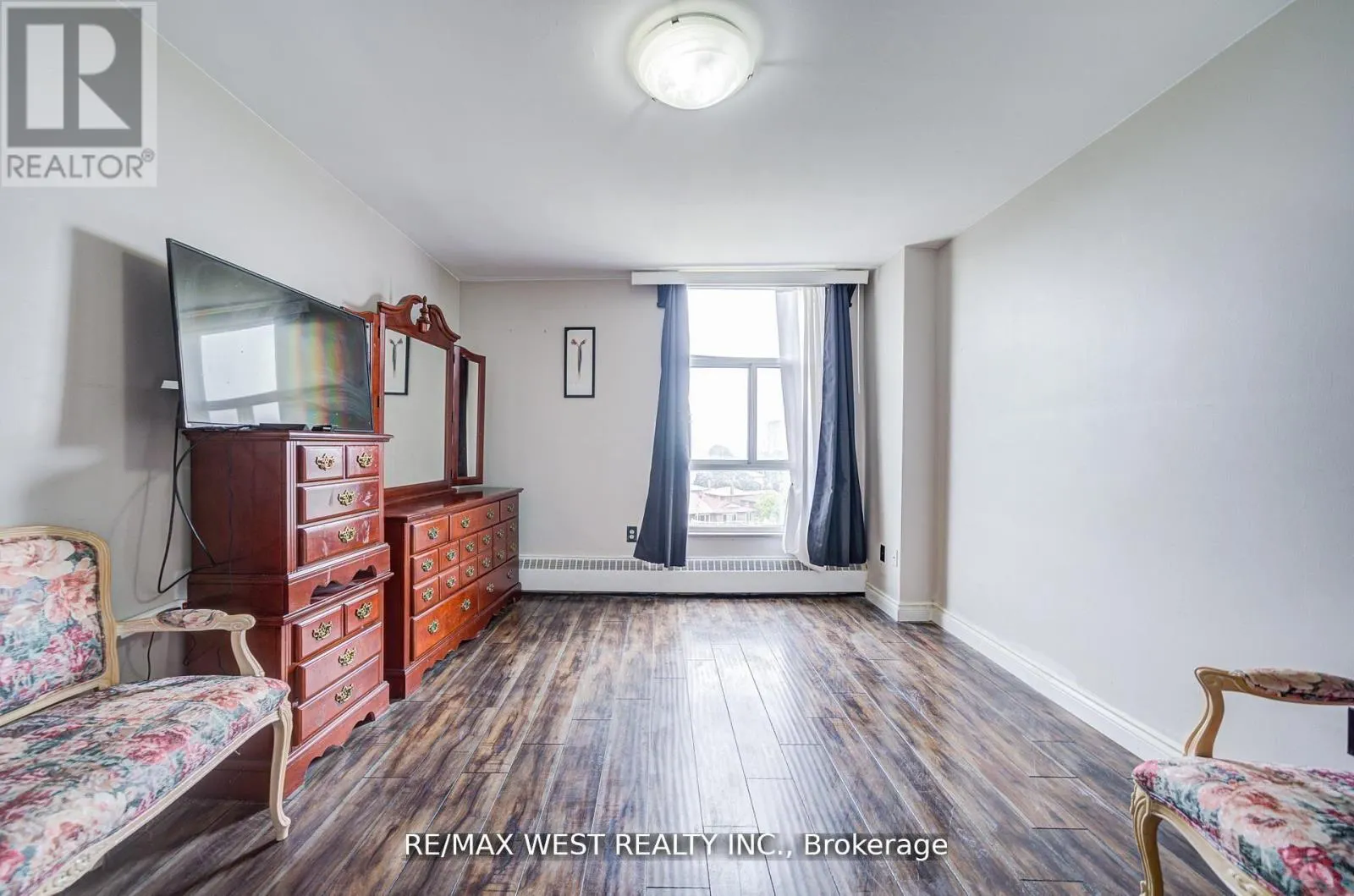 606 - 44 LONGBOURNE DRIVE