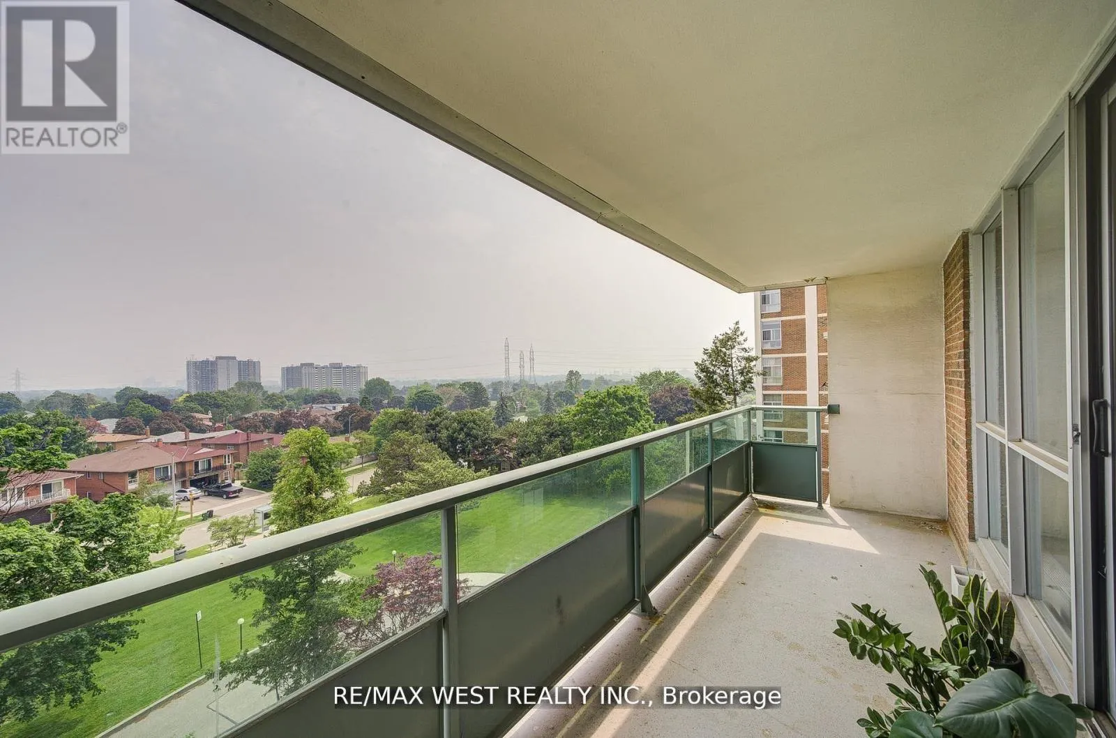606 - 44 LONGBOURNE DRIVE
