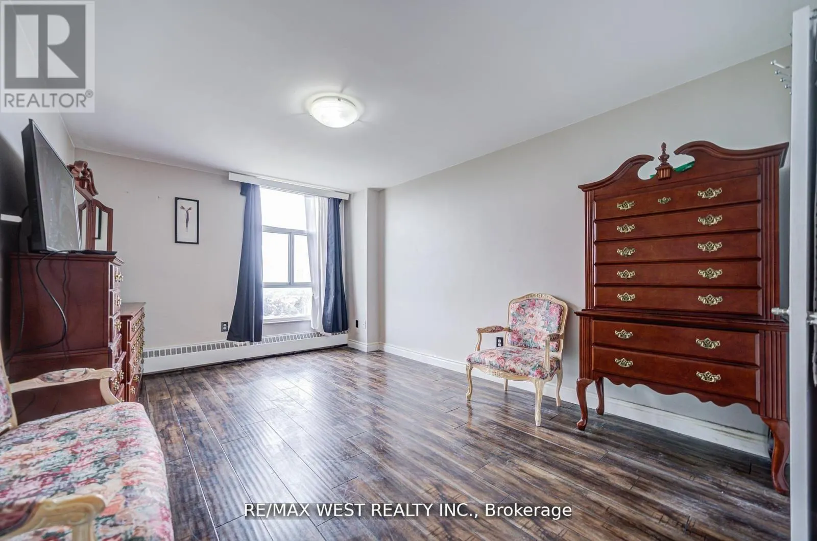 606 - 44 LONGBOURNE DRIVE
