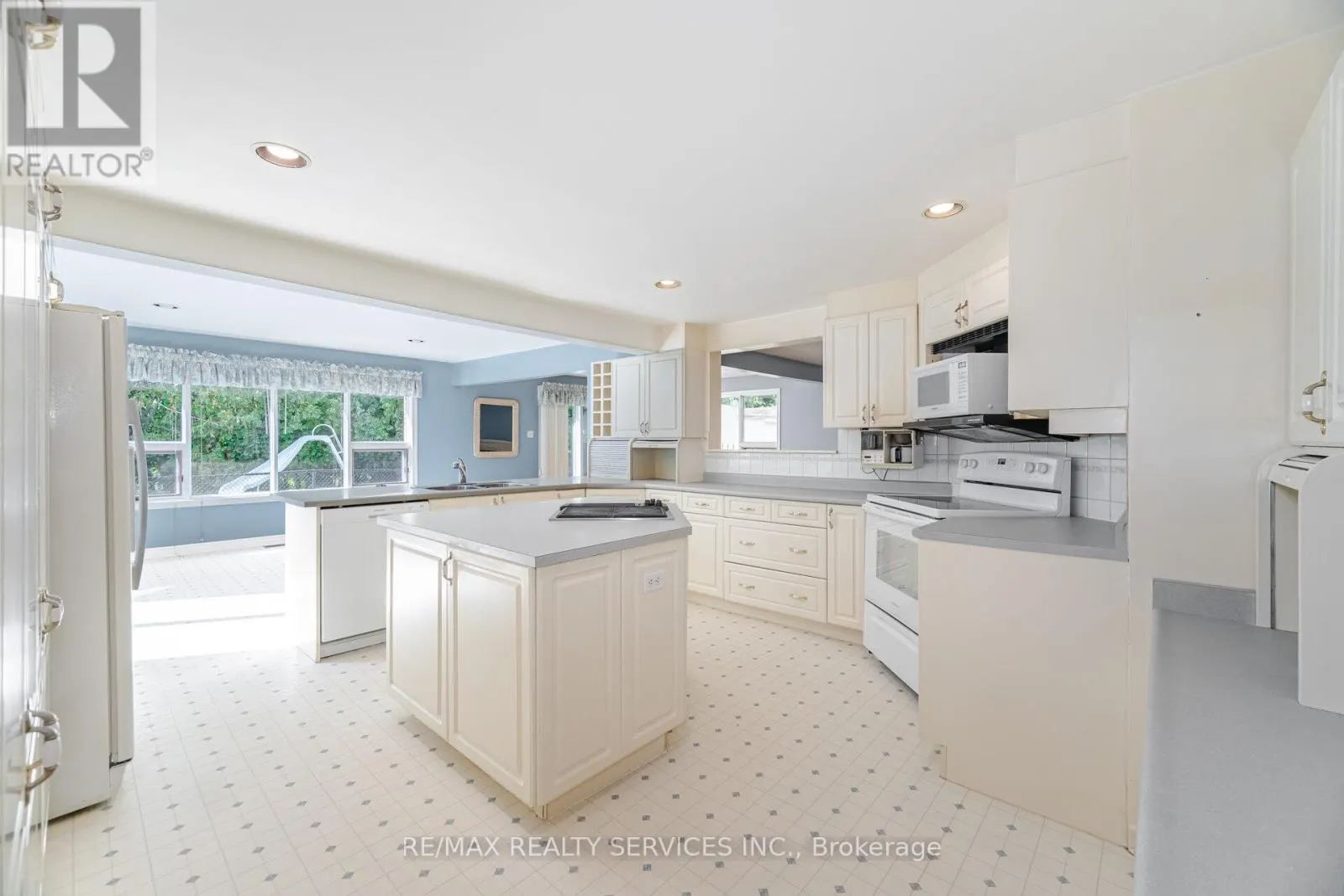 34 PEEL VILLAGE PARKWAY