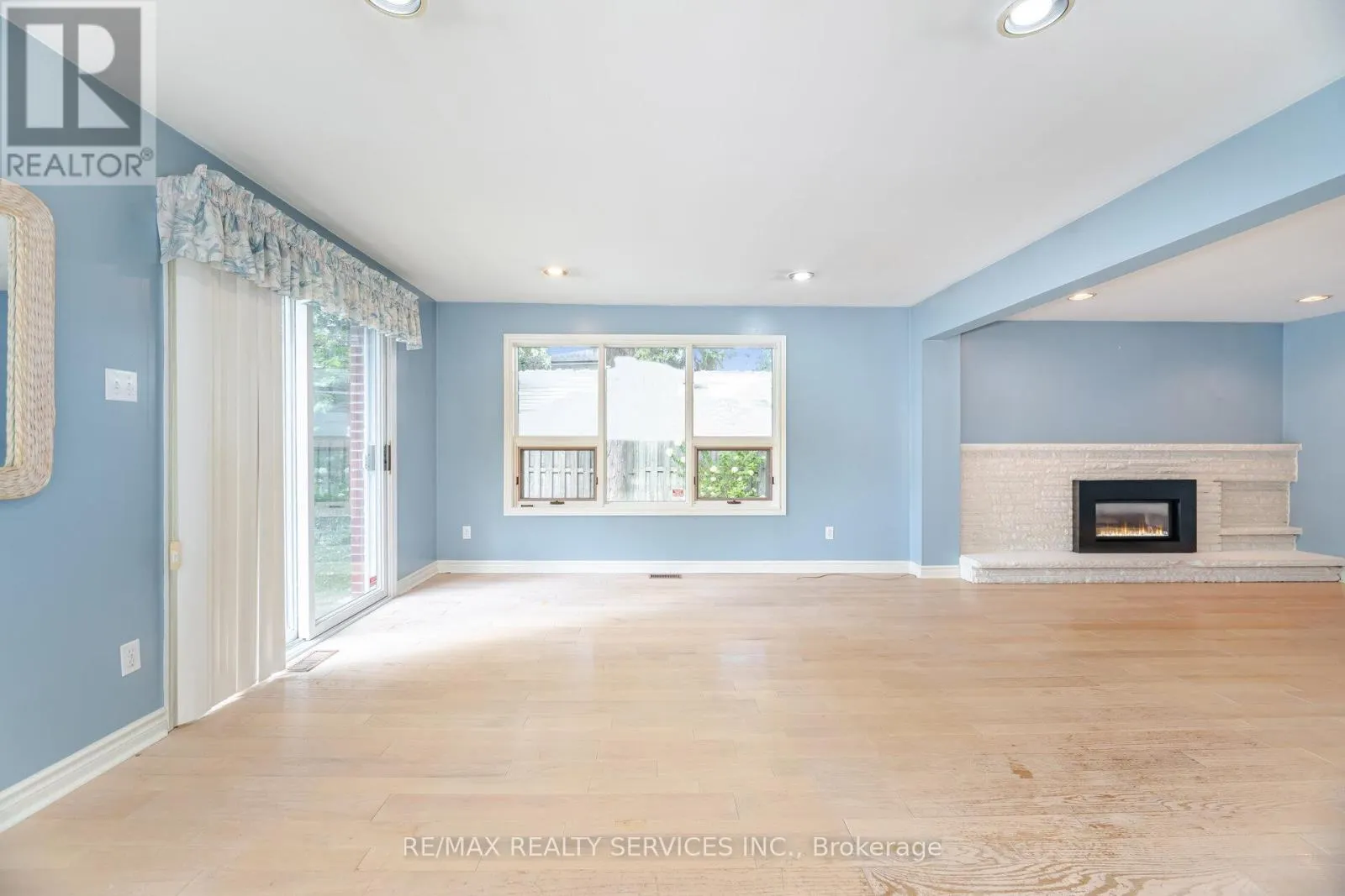34 PEEL VILLAGE PARKWAY