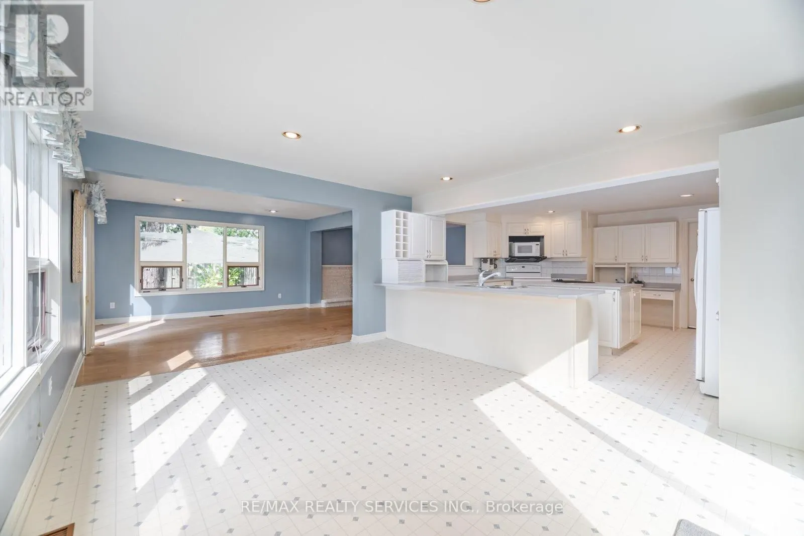 34 PEEL VILLAGE PARKWAY