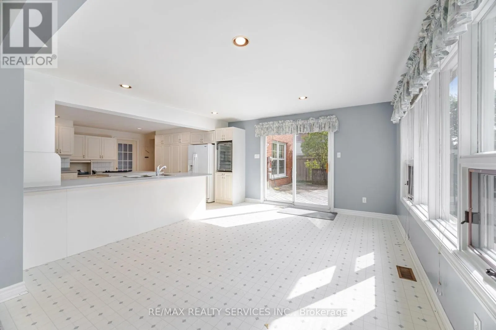 34 PEEL VILLAGE PARKWAY