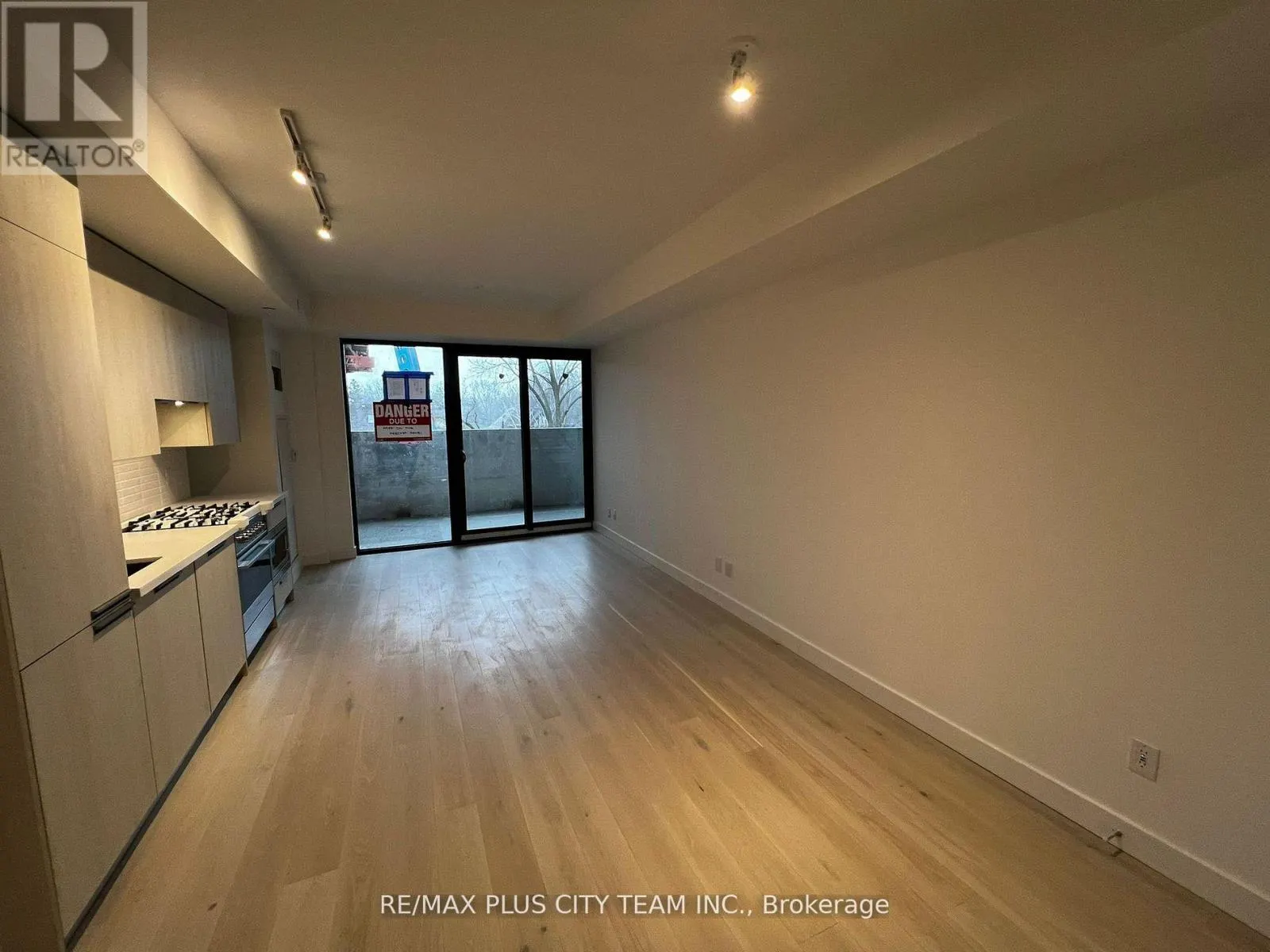 316 - 160 KINGSWAY CRESCENT W