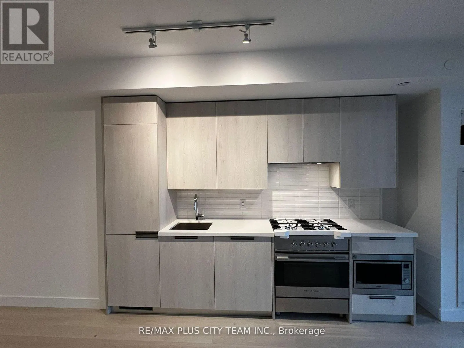 316 - 160 KINGSWAY CRESCENT W