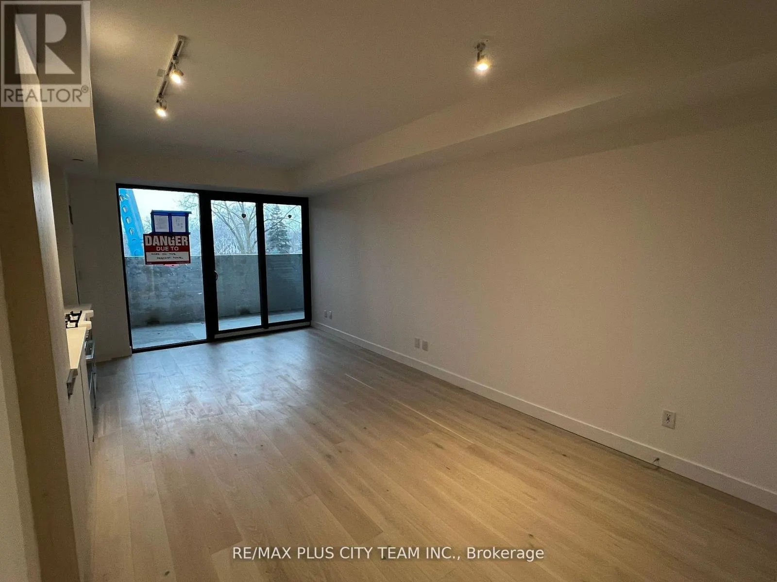 316 - 160 KINGSWAY CRESCENT W