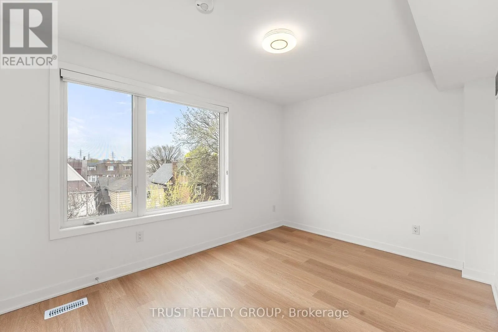 15 - 10 ED CLARK GARDENS BOULEVARD