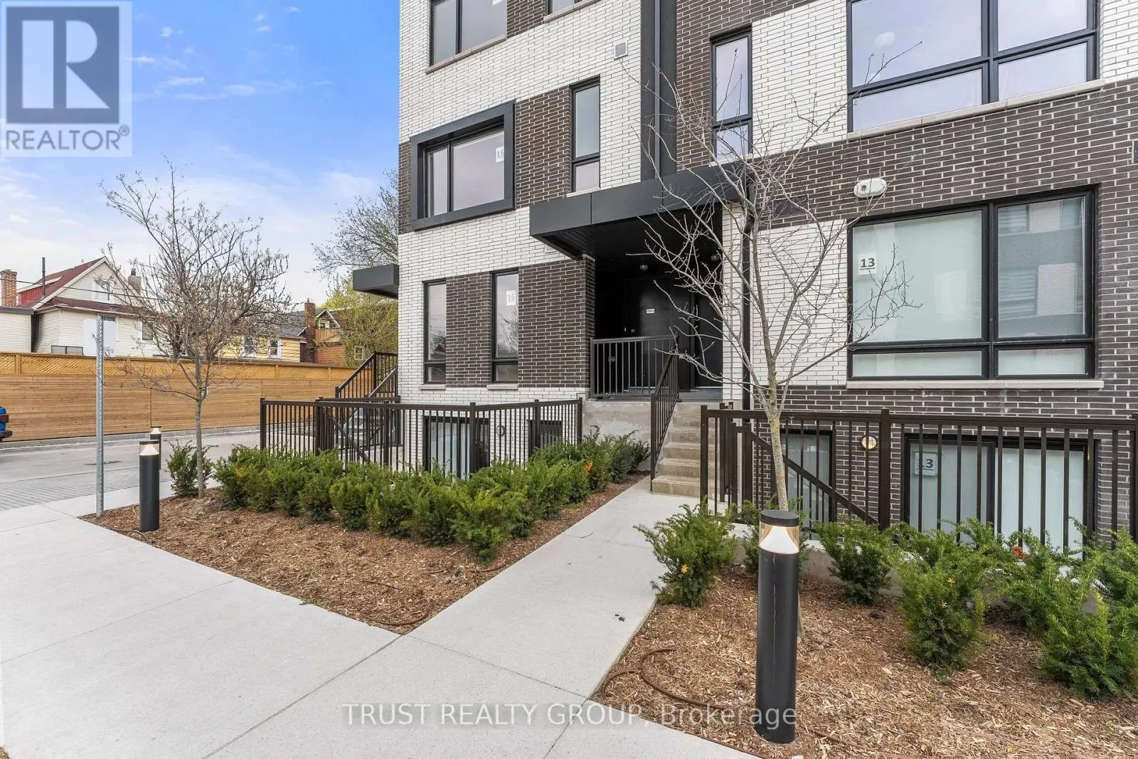 15 - 10 ED CLARK GARDENS BOULEVARD