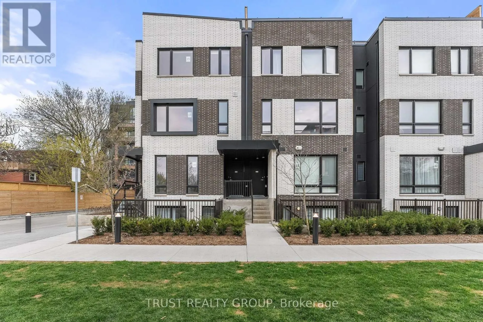 15 - 10 ED CLARK GARDENS BOULEVARD